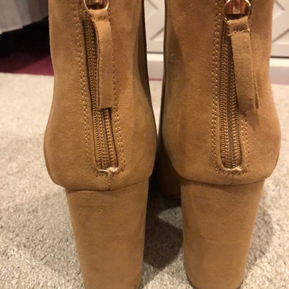 𝓉𝒶𝓂𝑒𝓇𝒶 𝒷𝓇𝑜𝓌𝓃 𝓈𝓊𝑒𝒹𝑒 𝓅𝑜𝒾𝓃𝓉𝑒𝒹 𝓉𝑜𝑒 𝒷𝑜𝑜𝓉𝒾𝑒𝓈 🤎 - Picture 5 of 5